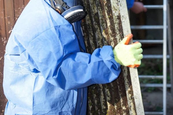 consecuencias de no contar con profesionales para la retirada amianto en barcelona