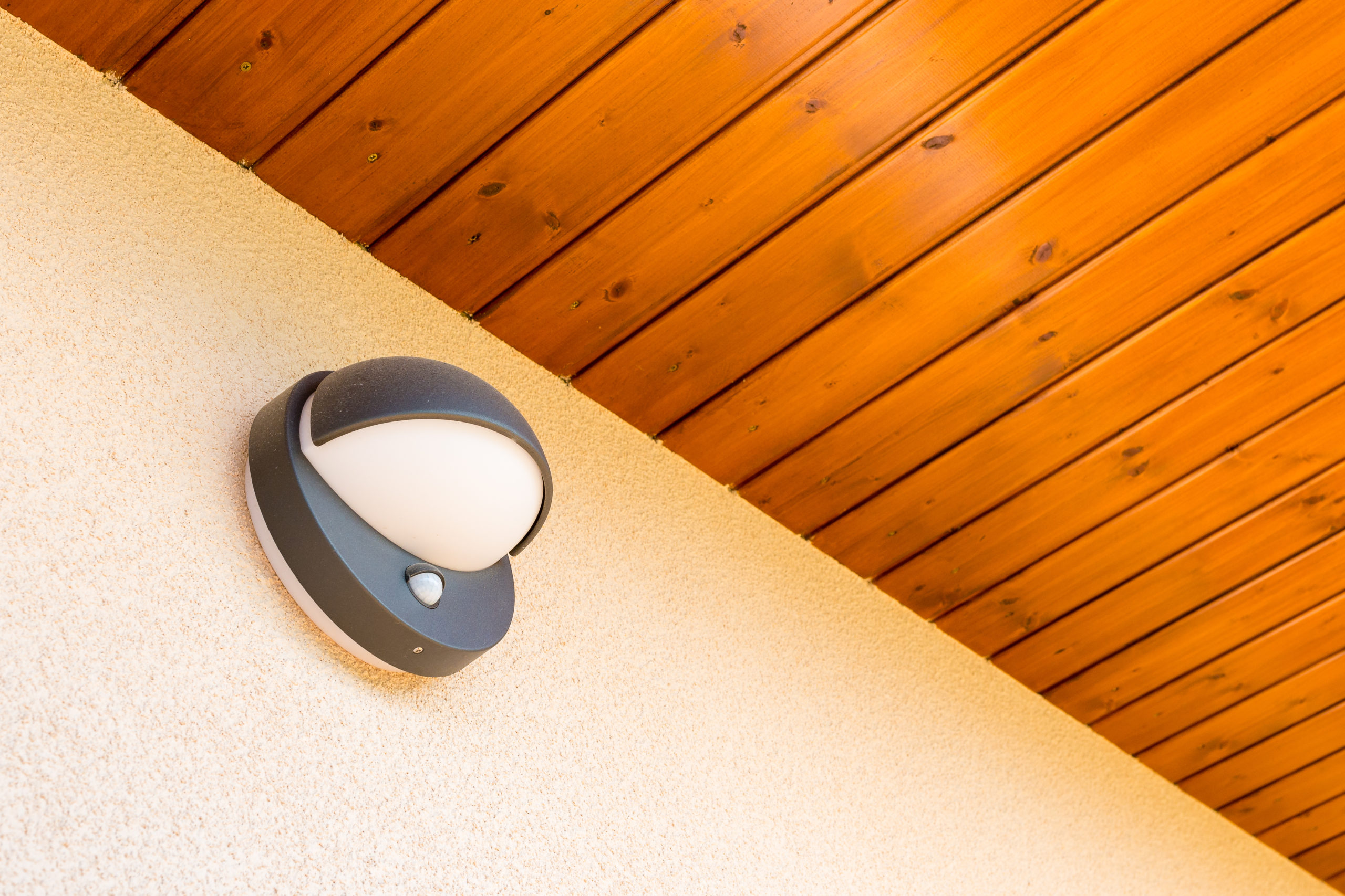 Sensor de luz: ventajas de instalarlo en el hogar - El blog de Damián